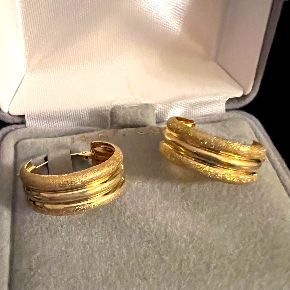 14KT. TRIPLE STACK HOOP EARRINGS